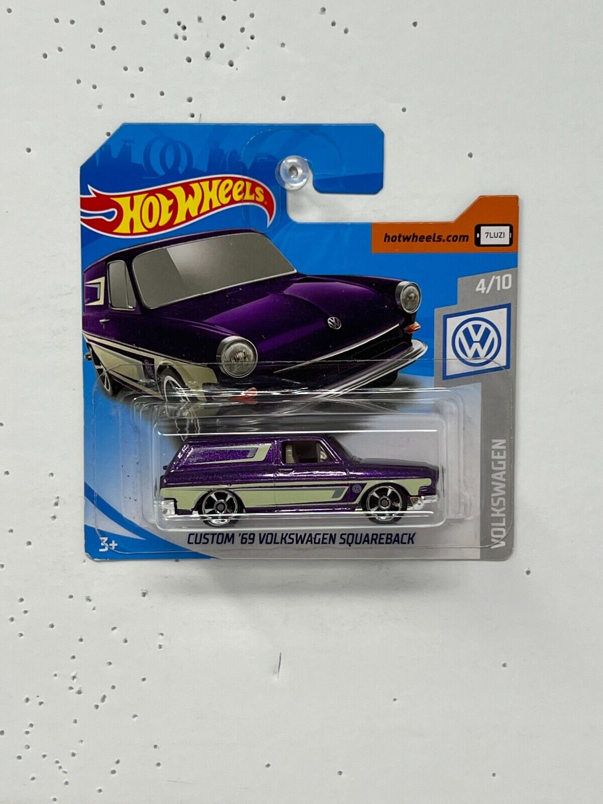 Hot Wheels Custom 1969 Volkswagen Squareback European Car 1:64 Diecast Short Card