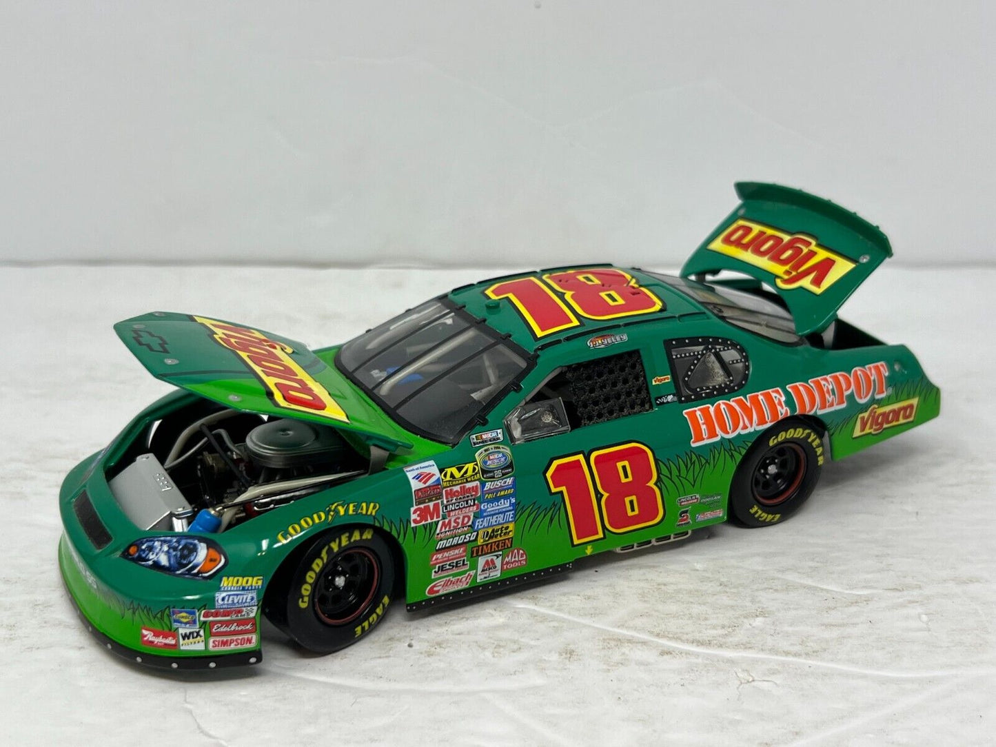 Action Nascar #18 JJ Yeley Vigoro Monte Carlo GM DEALERS (1 of 24#) 1:24 Diecast