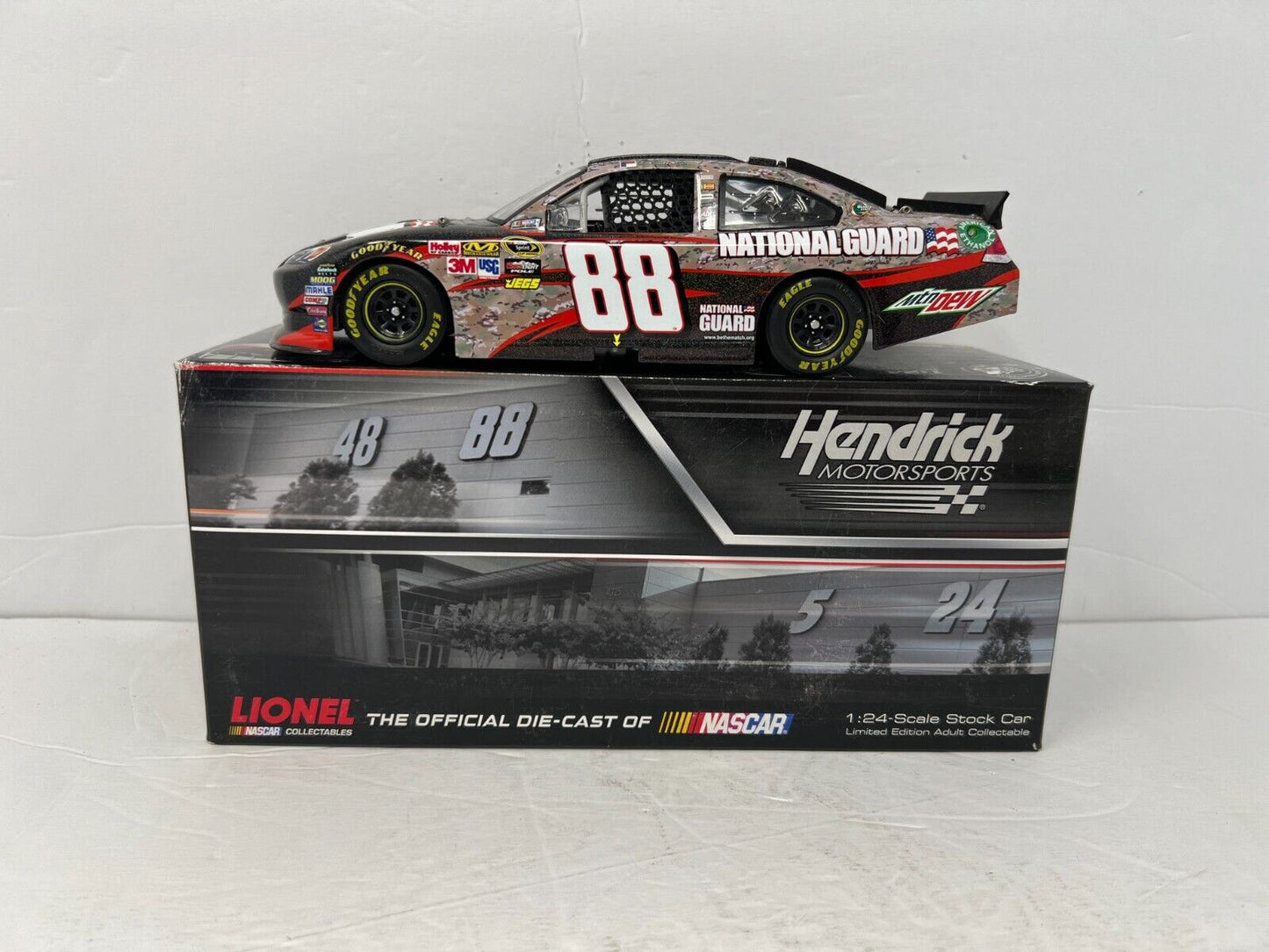 Lionel Racing Nascar #88 Dale Earnhardt Jr. National Guard Flashcoat 1:24 Diecast