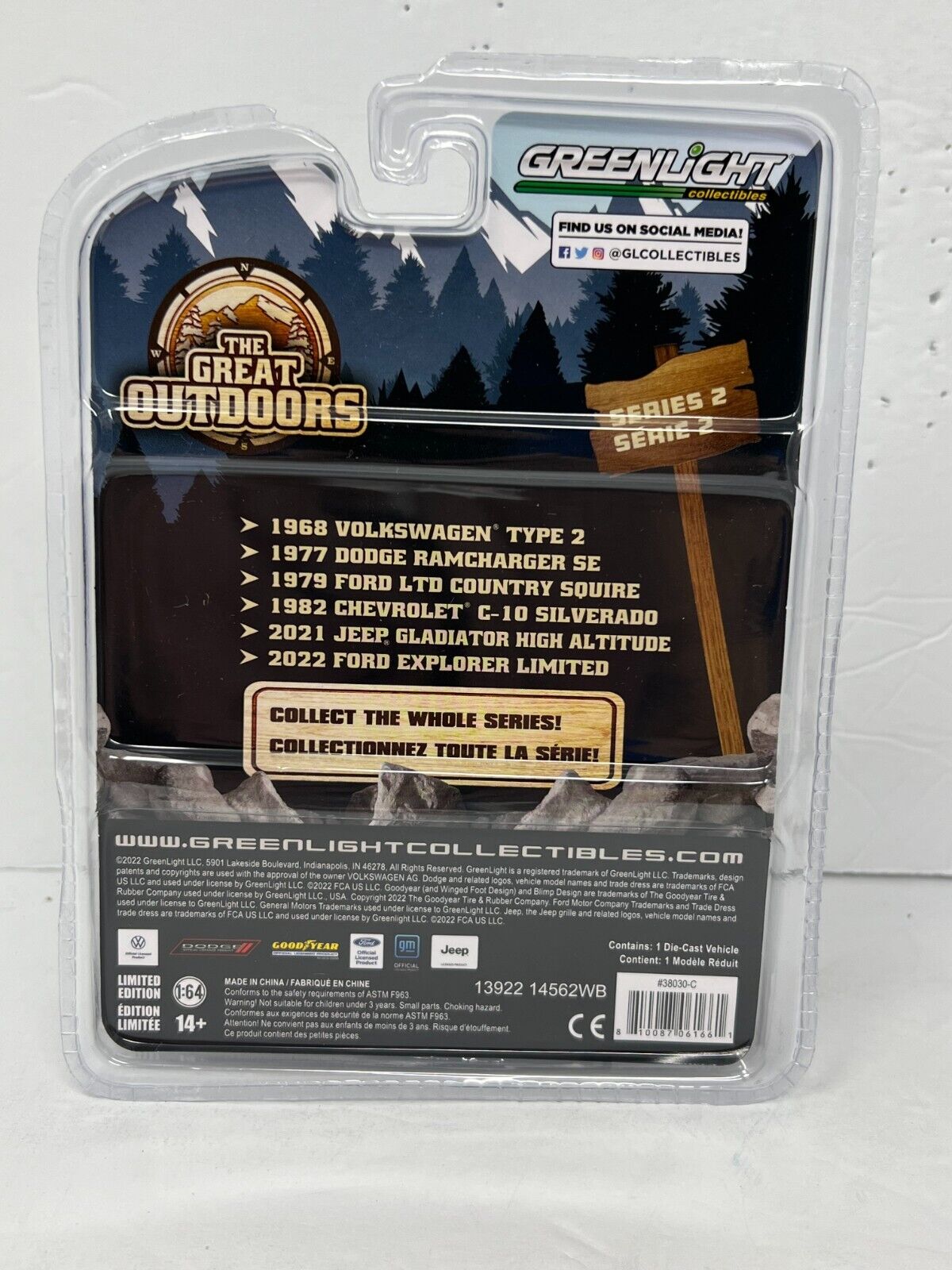 Greenlight The Great Outdoors 1979 Ford LTD Country Squire 1:64 Diecast V2