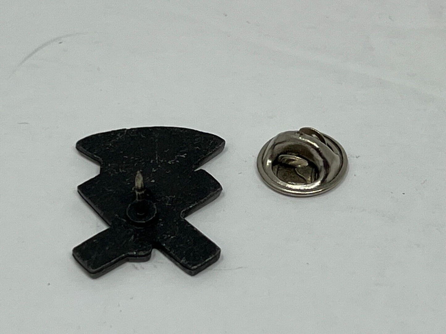 Les Moulins de l'Isle-Aux-Coudres Attractions Lapel Pin P2