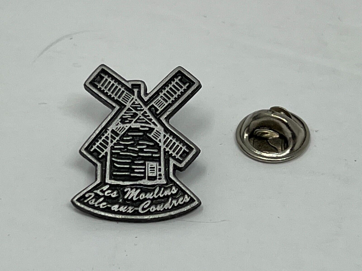 Les Moulins de l'Isle-Aux-Coudres Attractions Lapel Pin P2
