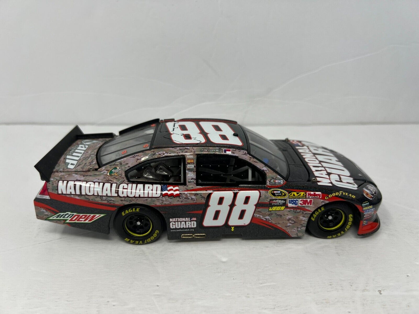 Lionel Racing Nascar #88 Dale Earnhardt Jr. National Guard Flashcoat 1:24 Diecast