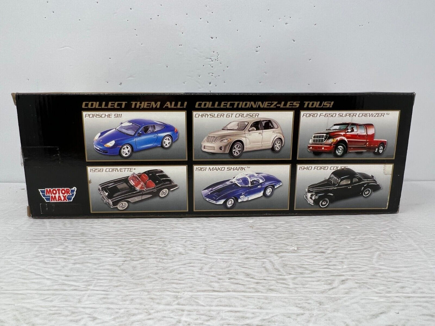 Motormax 1961 Chevy Corvette Mako Shark Premiere Collection 1:18 Diecast