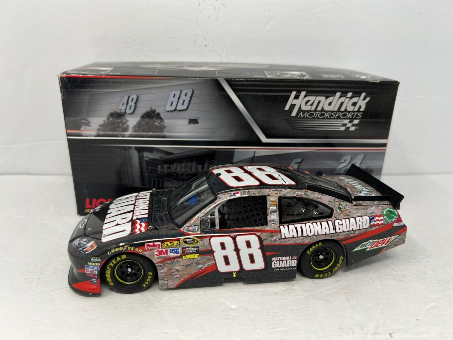 Lionel Racing Nascar #88 Dale Earnhardt Jr. National Guard Flashcoat 1:24 Diecast