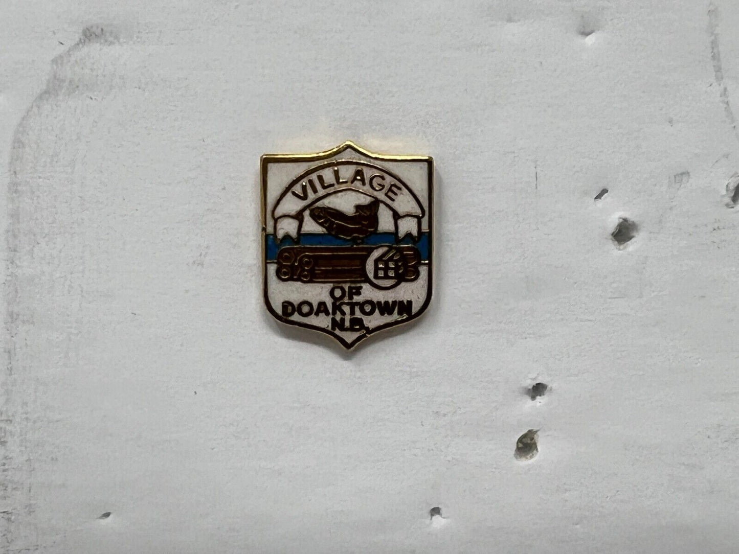 Village of Doaktown New Brunswick Souvenir Cities & States Lapel Pin SP3 V3