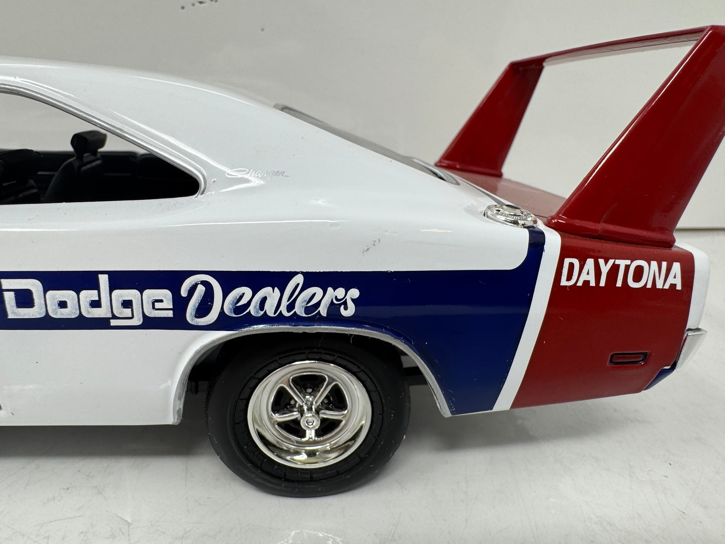 Autoworld American Muscle 1969 Dodge Charger Daytona LA & Orange County Dodge Dealer 1:18 Diecast