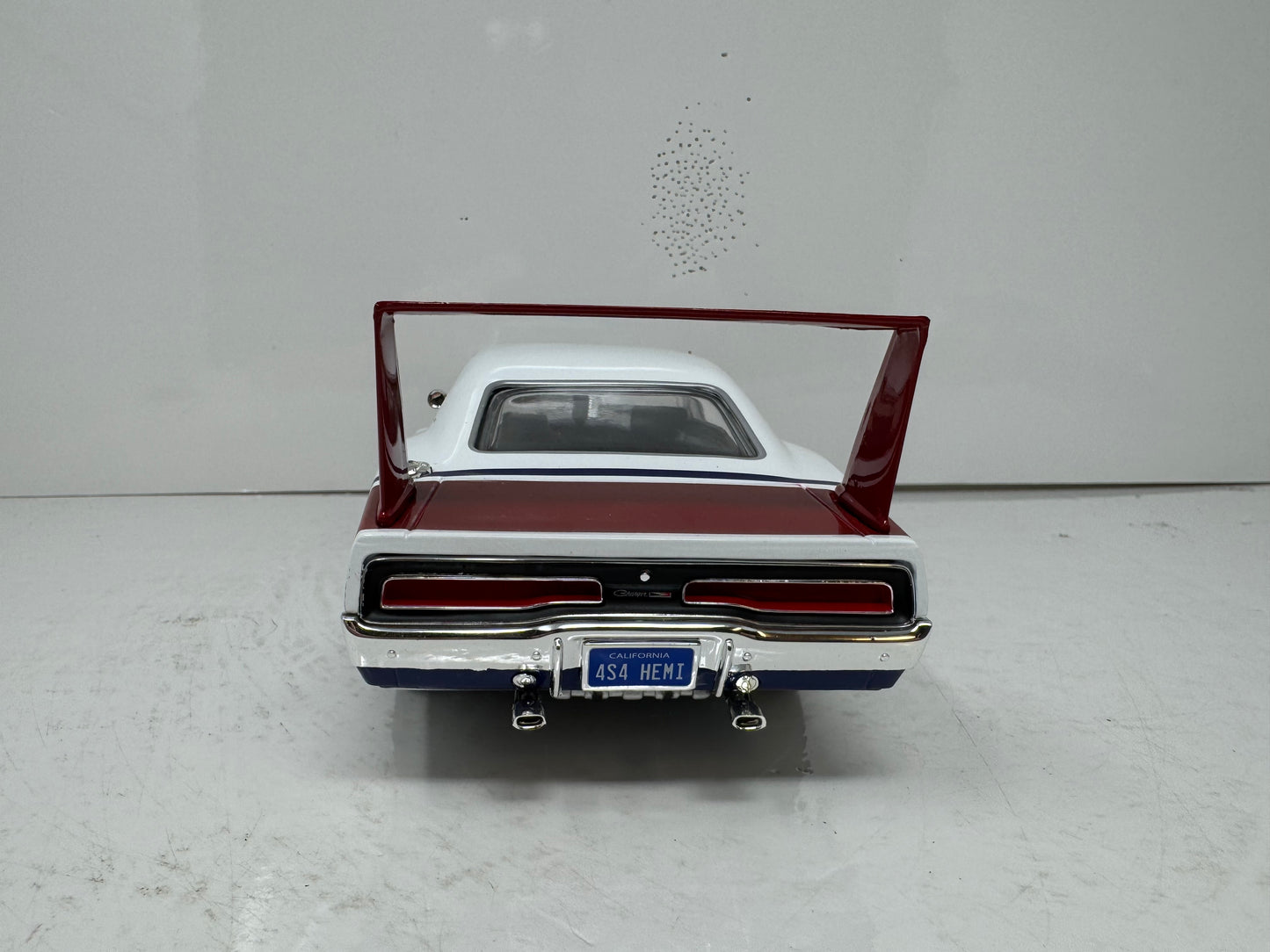 Autoworld American Muscle 1969 Dodge Charger Daytona LA & Orange County Dodge Dealer 1:18 Diecast