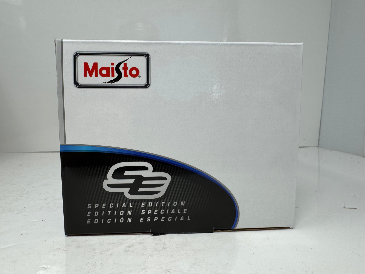 Maisto 1969 Dodge Charger R/T Mopar Special Edition 1:18 Diecast