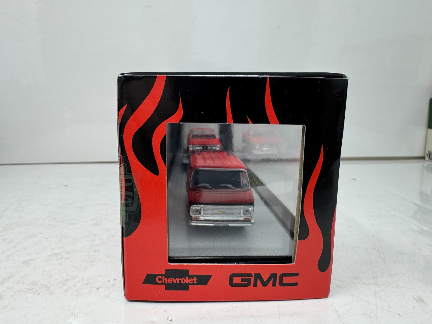 M2 Machines Auto Haulers 1976 GMC Sierra Grande & Chevrolet Van G10 1:64 Diecast