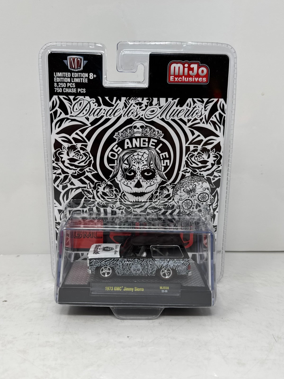 M2 Machines Dia de los Muertos 1973 GMC Jimmy Sierra 1:64 Diecast