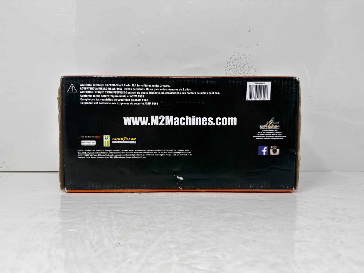 M2 Machines 1970 Dodge Challenger TA Dodge Scat Pack 1:24 Diecast