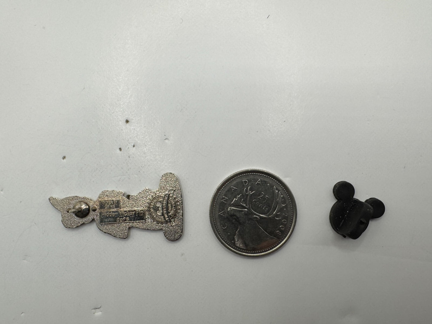 DLR Disney Peter Pan Chess Hidden Mickey Trading Pin DC1S15