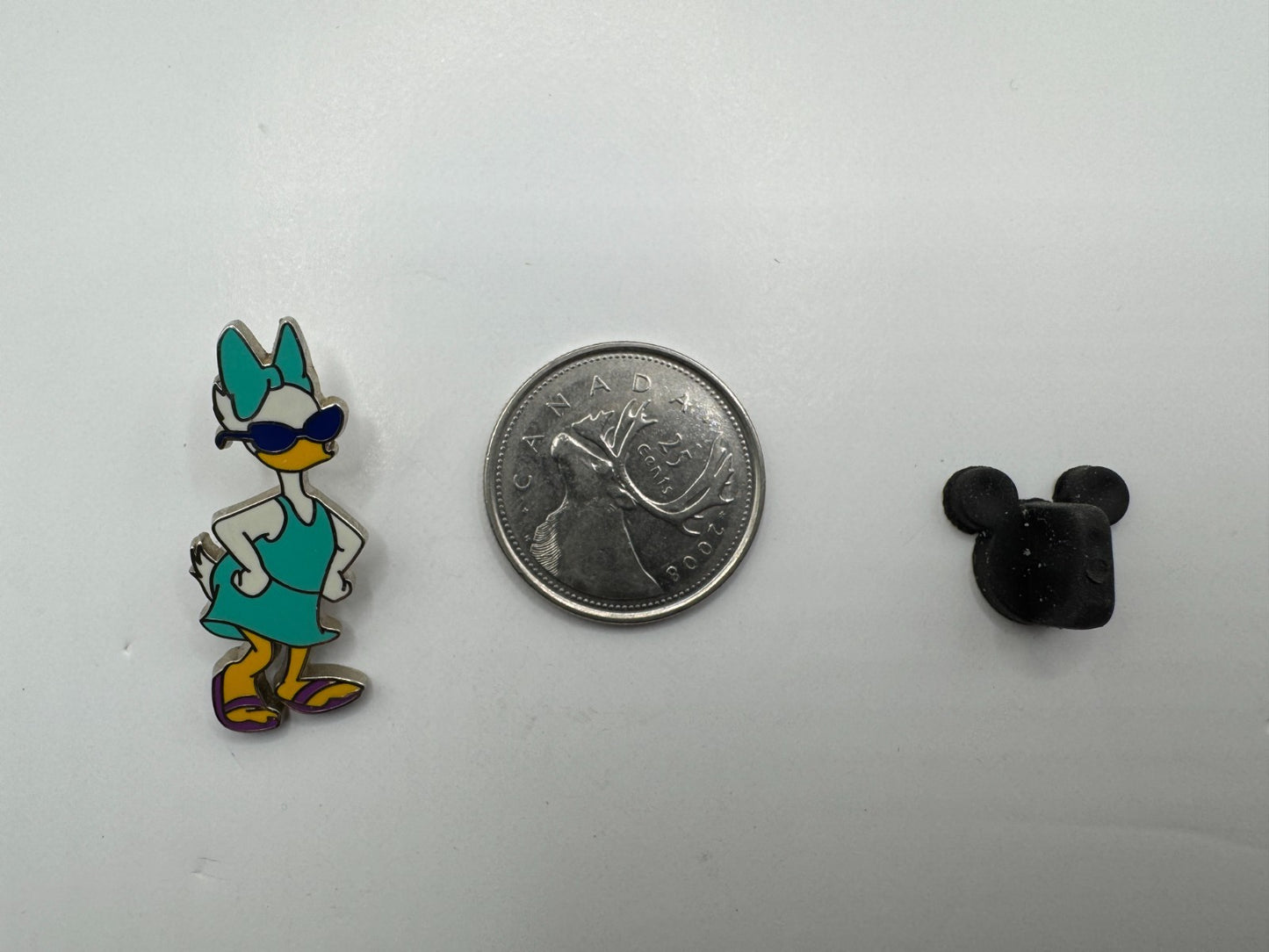 Disney Daisy Duck Cool Characters Sunglasses Trading Pin DC2S10