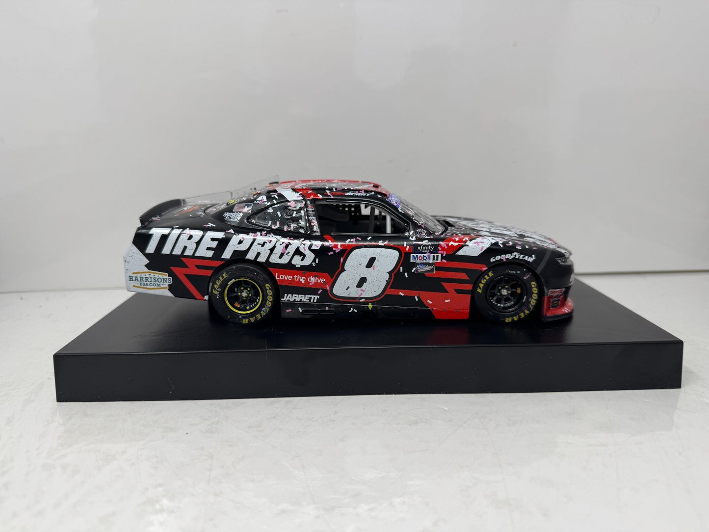 Lionel Racing Nascar #8 Josh Berry 2022 Chevy Camaro 1:24 Diecast Raced Version AUTO