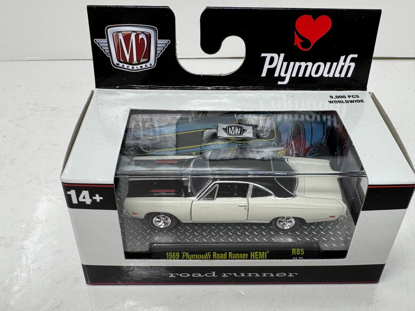 M2 Machines 1969 Plymouth Road Runner HEMI 1:64 Diecast