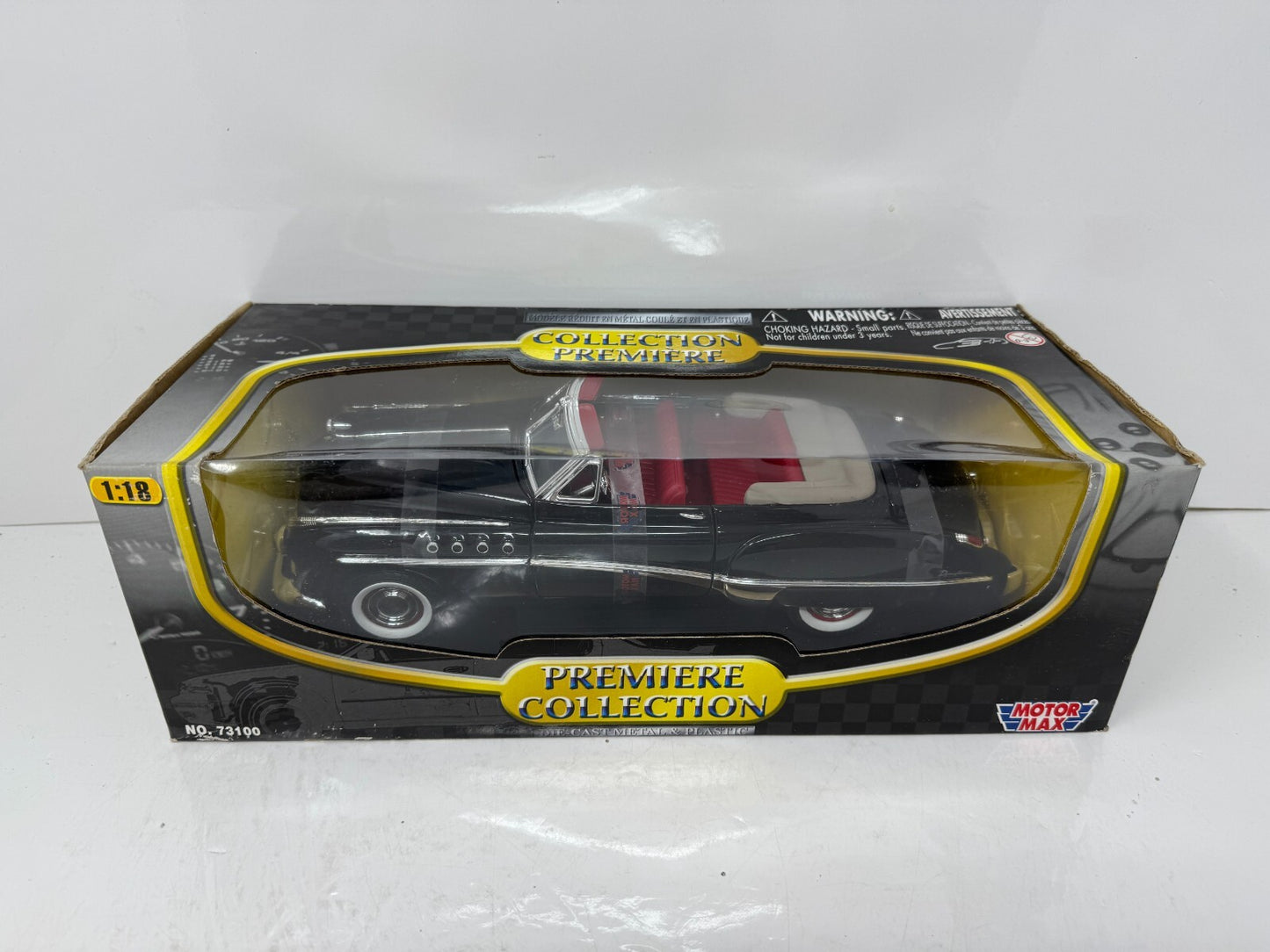 Motormax 1949 Buick Roadmaster Convertible Premiere Collection 1:18 Diecast