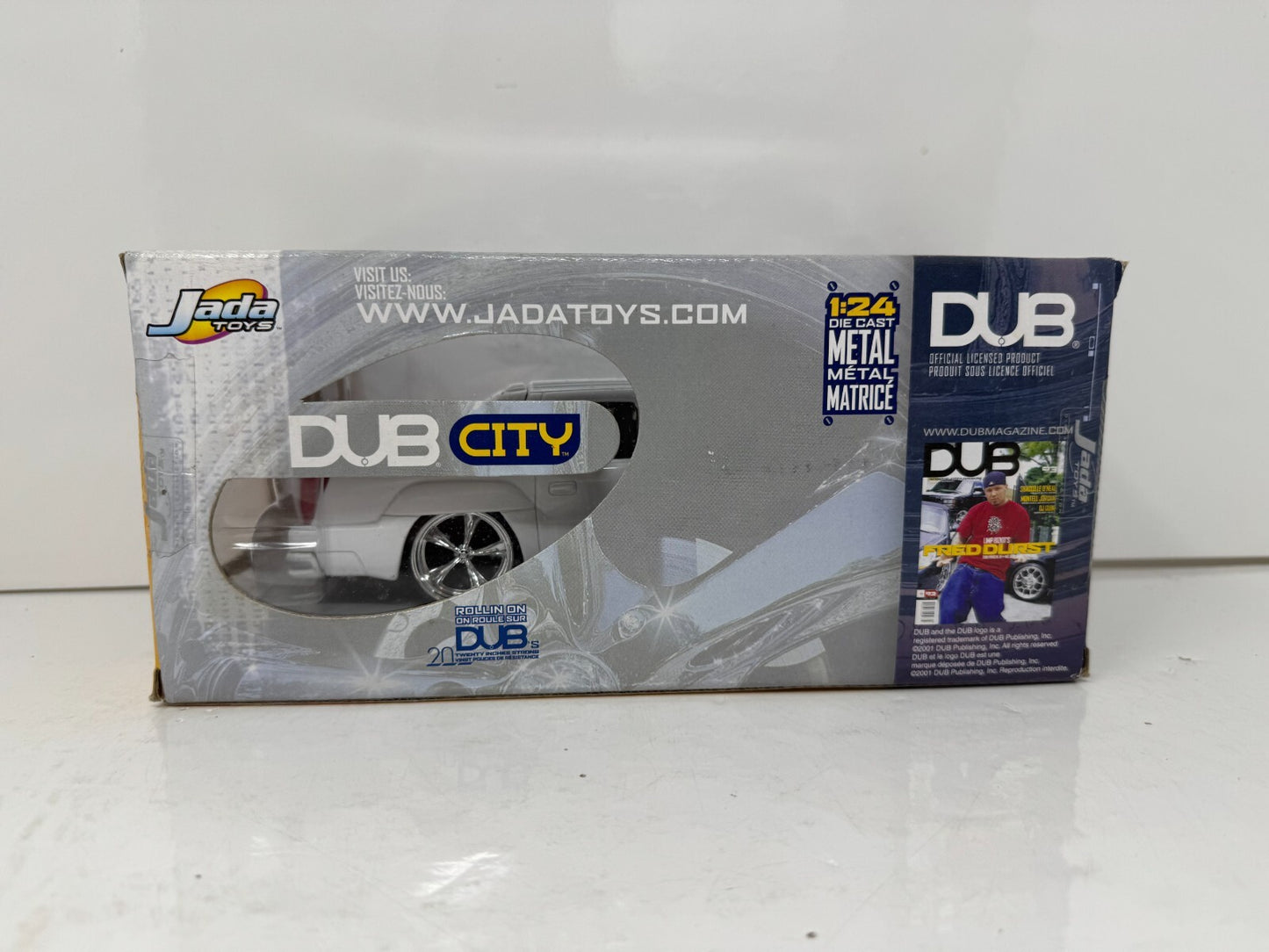Jada Dub City 2001 Chevy Avalanche 1:24 Diecast KMC Wheels 22 Inch SS Rims