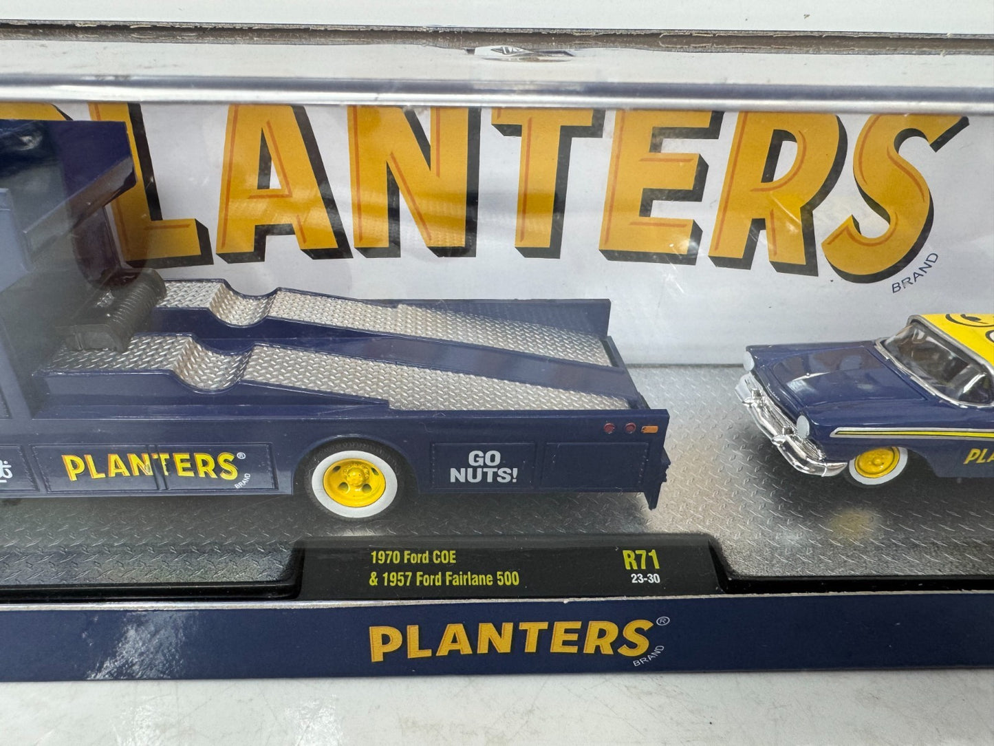 M2 Machines Auto Haulers 1957 Ford Fairlane 500 & 1970 Ford COE 1:64 Diecast