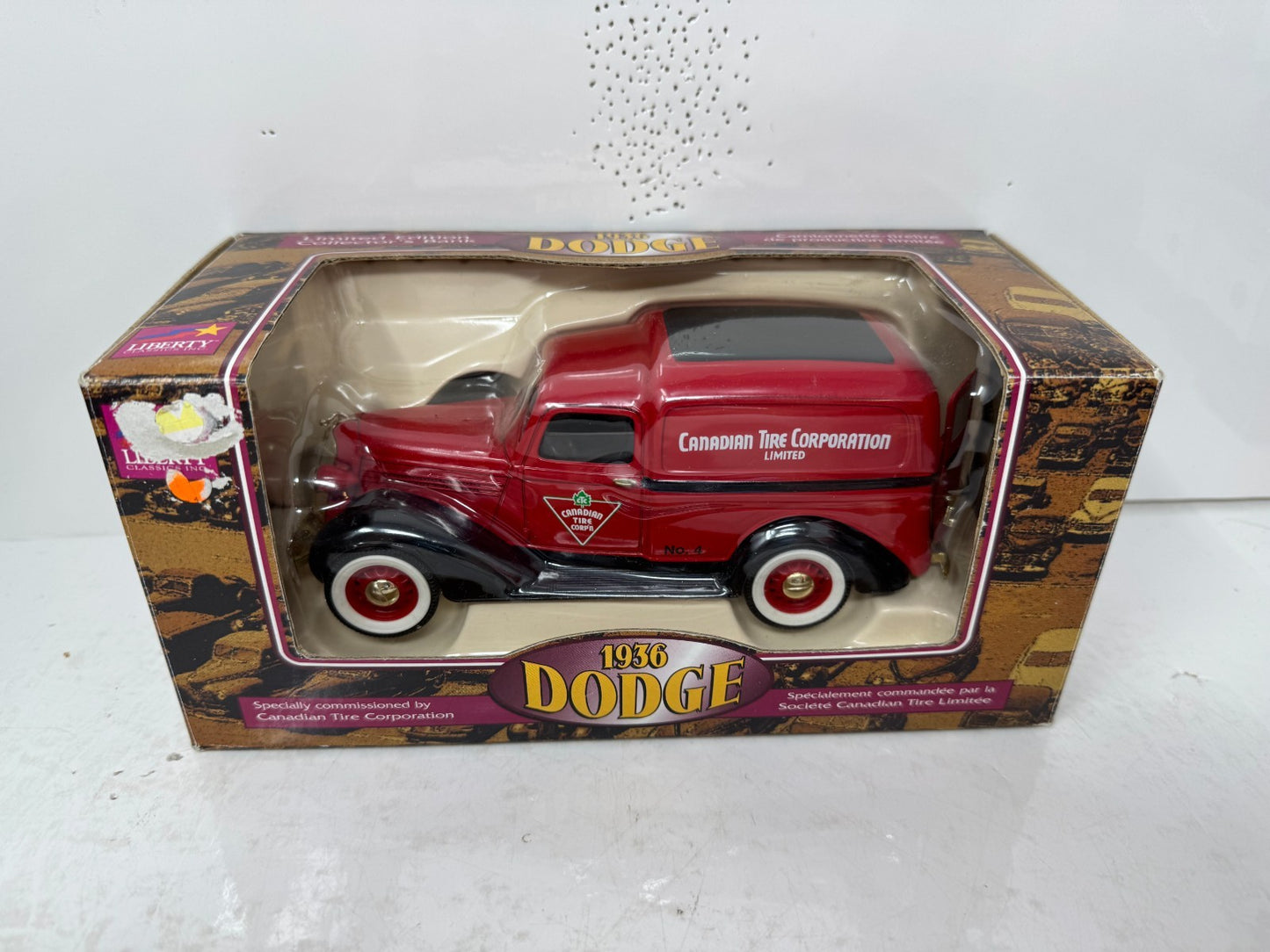 Liberty Classics Canadian Tire 1936 Dodge BANK 1:24 Diecast