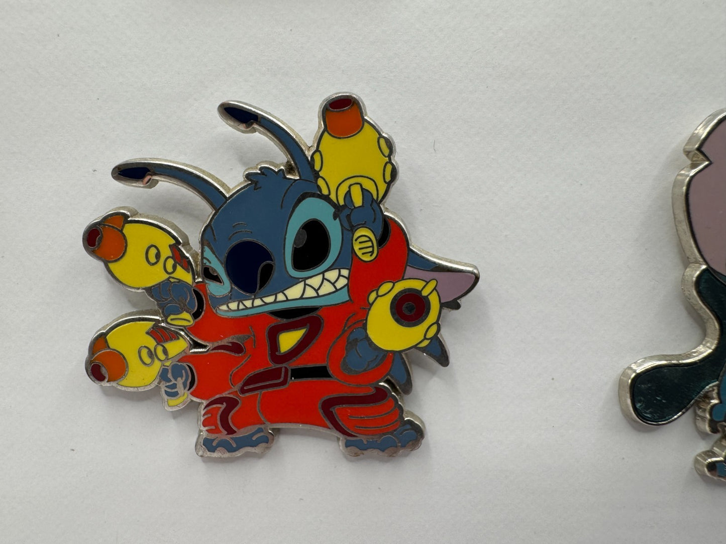 Disney Stitch w/ Laser Cannons Deluxe Pin Red Lanyard Starter Trading Pin DC1S9