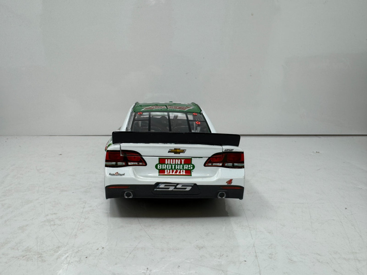 Lionel Racing Nascar #4 Kevin Harvick Hunts Brothers Pizza 2014 Chevy SS 1:24 Diecast