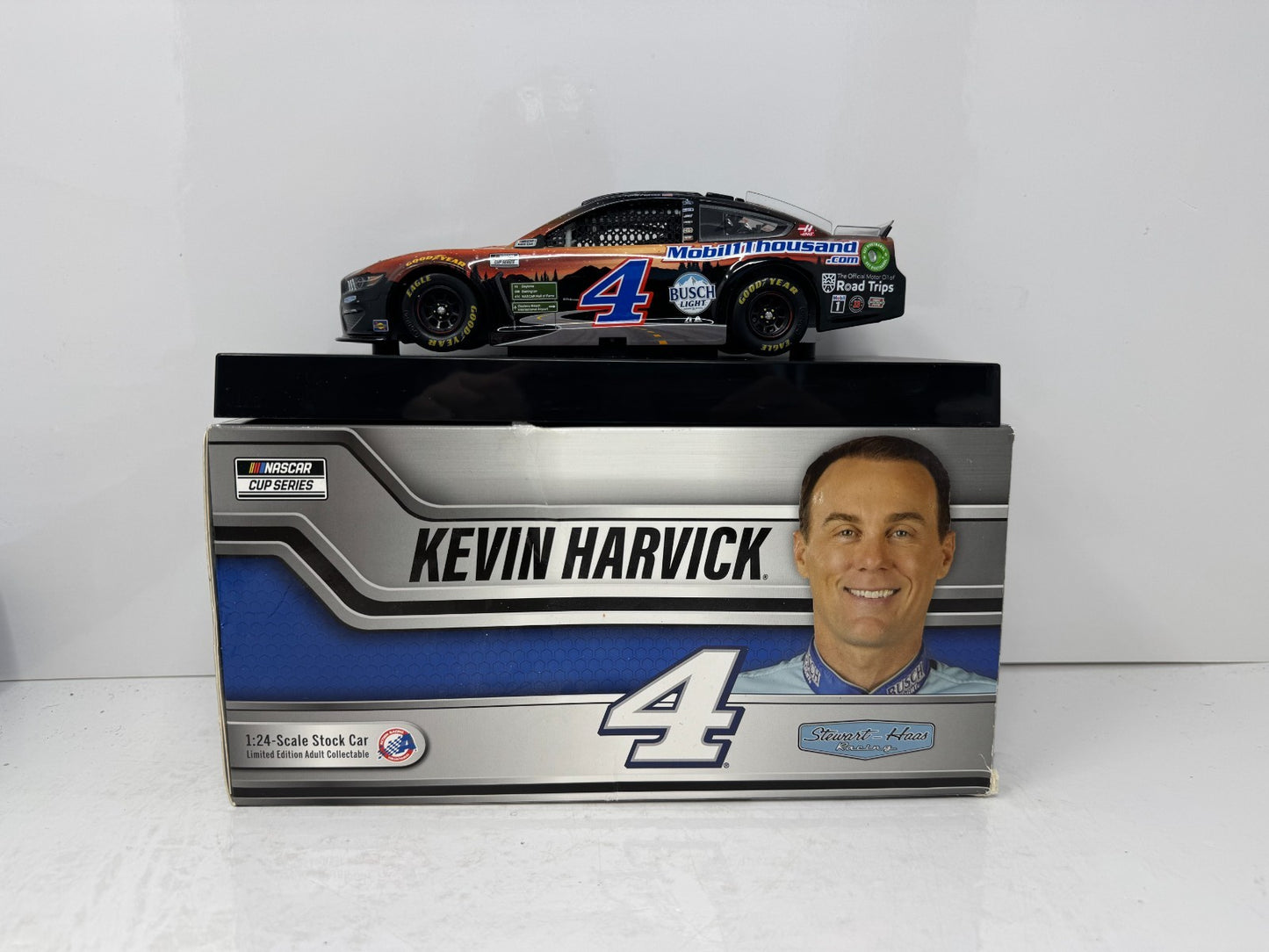 Lionel Racing Nascar #4 Kevin Harvick Mobil 1 Summer Road Trip Mustang 1:24 Diecast