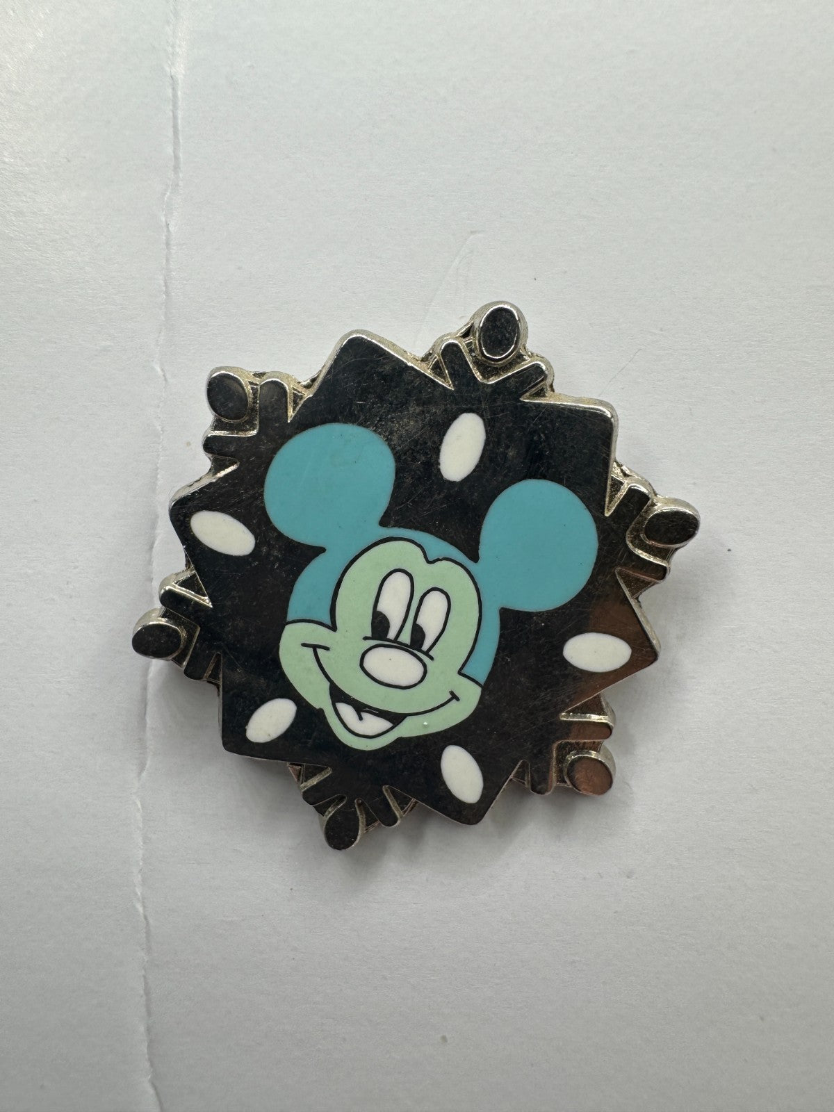 Disney Mickey Mouse Hotel Snowflake Collection Hidden Mickey Trading Pin DC2S1