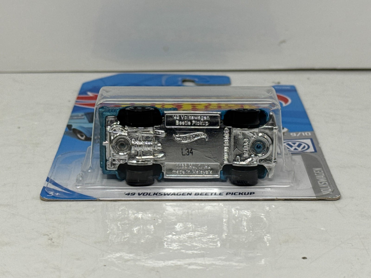 Hot Wheels Volkswagen Series 1949 Volkswagen Beetle Pickup 1:64 Diecast