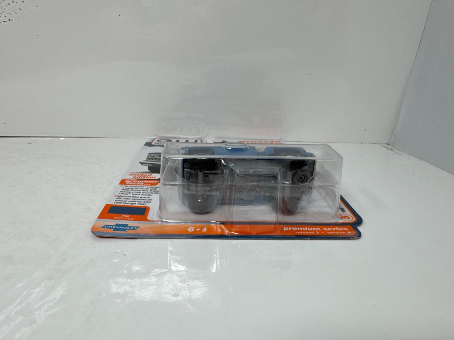 Auto World Muscle Trucks 1981 Chevy Silverado Stepside Blue 1:64 Diecast