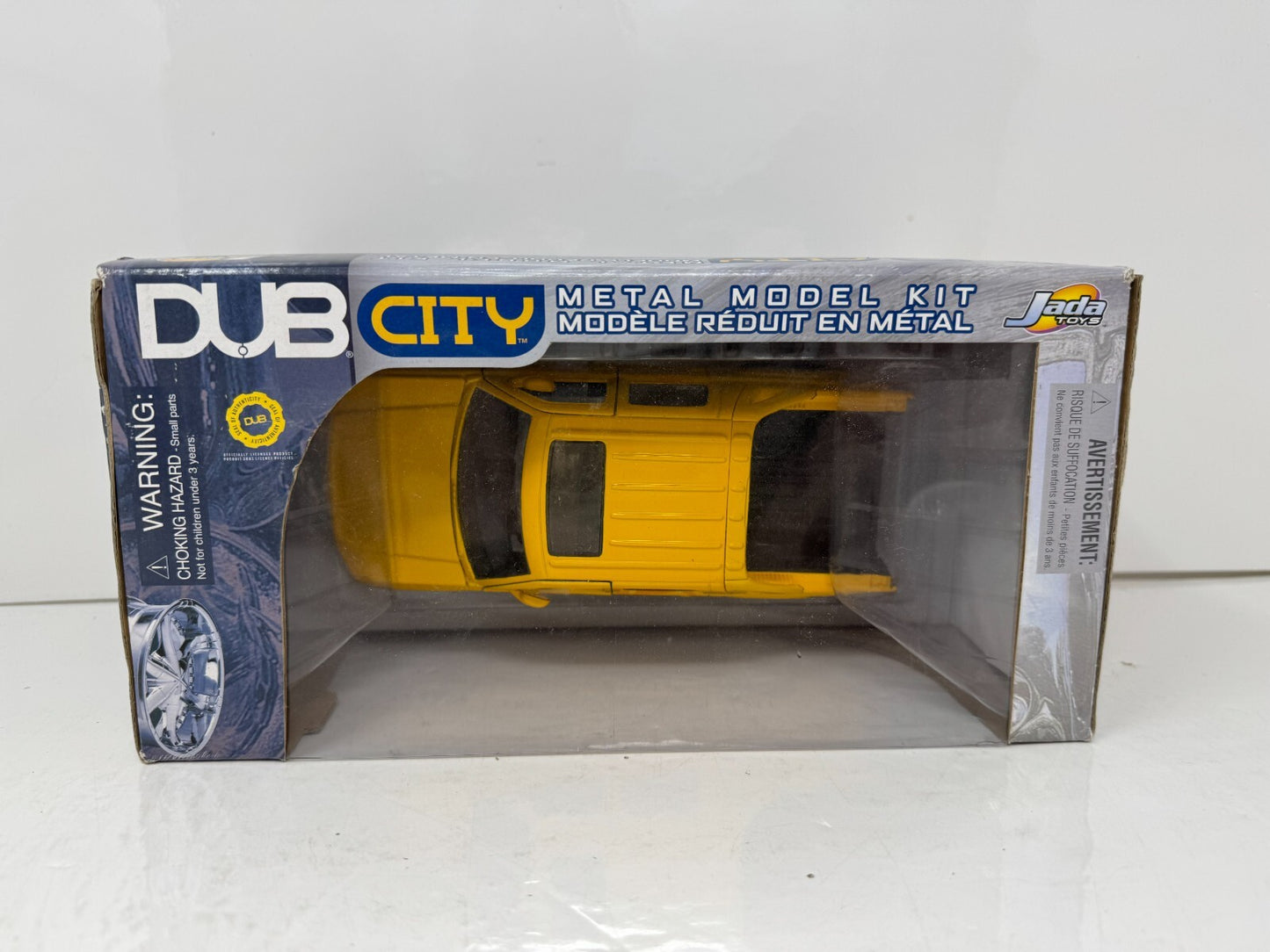 Jada Dub City 2001 Chevy Avalanche Yellow Metal Model Kit 1:24 Diecast