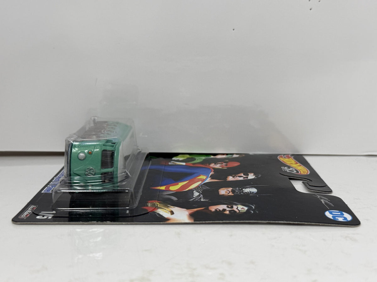 Hot Wheels DC Comics Volkswagen T1 Panel 1:64 Diecast Real Riders