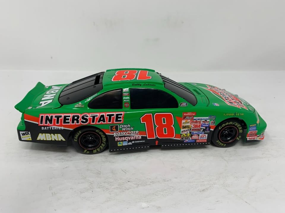 Action Nascar #18 Interstate Batteries Bobby Labonte 1:24 Diecast BANK & Figure