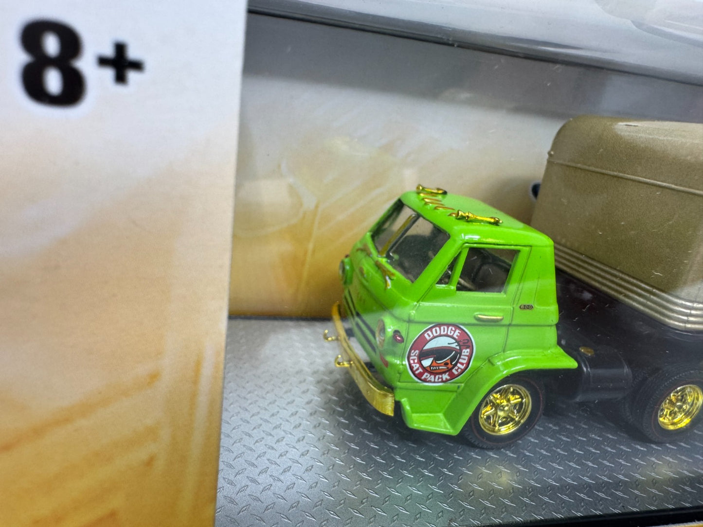 M2 Machines Auto Haulers Dodge L600 COE & 1970 Dodge Super Bee HEMI 1:64 Diecast