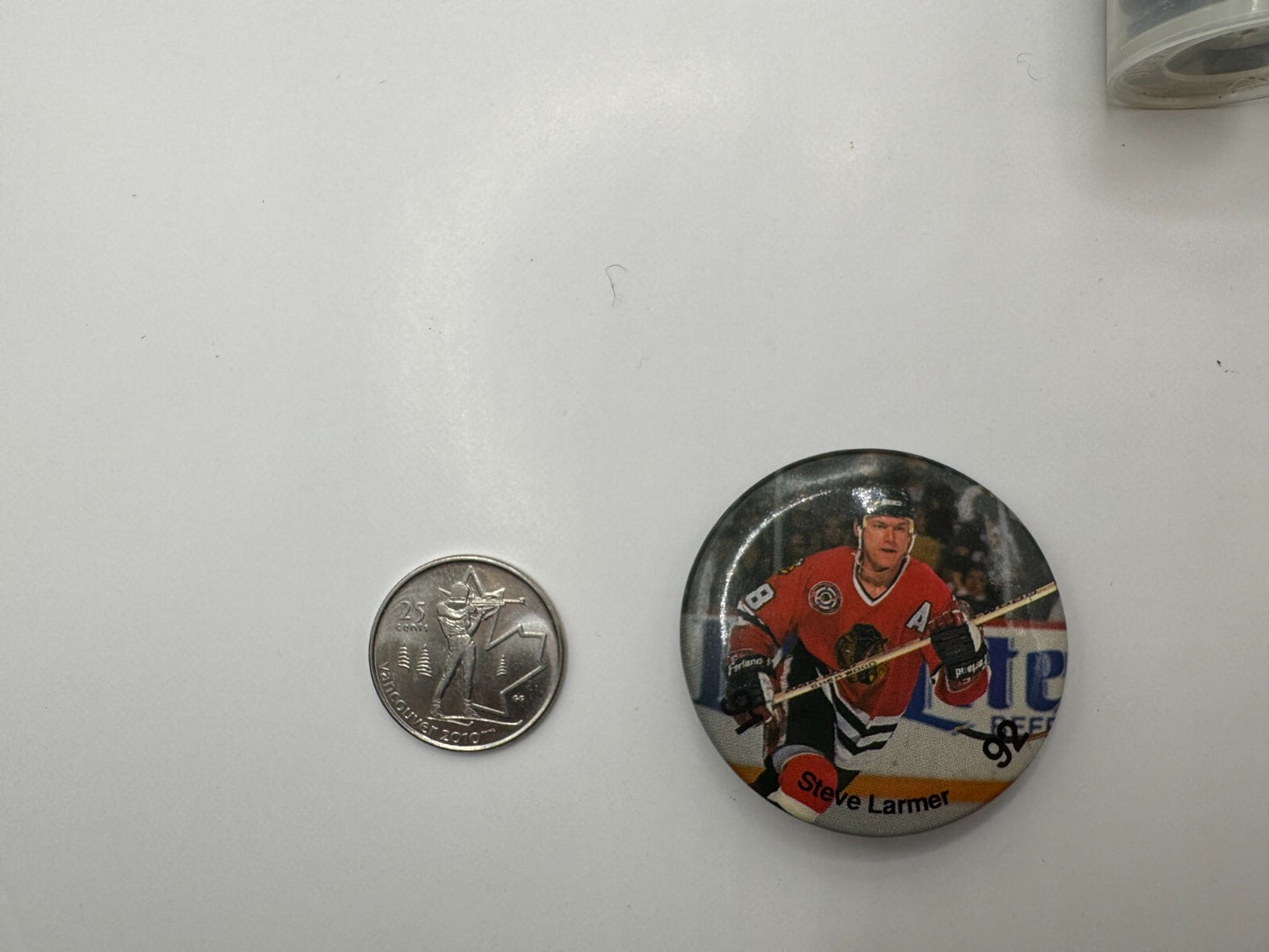 Steve Larmer Chicago Blackhawks NHL Pin-back Button UDT1