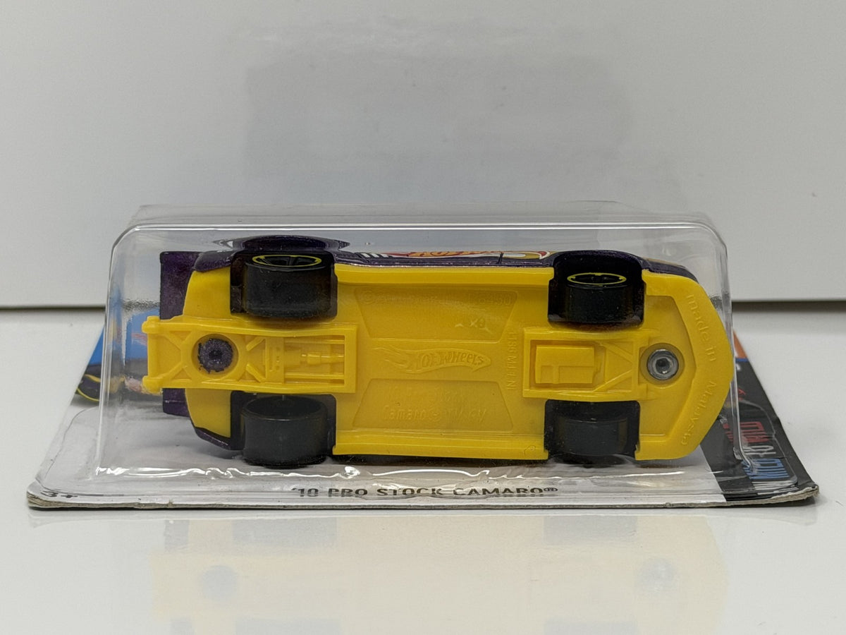 Hot Wheels Mild to Wild 2010 Chevy Pro Stock Camaro 1:64 Diecast Short Card V2