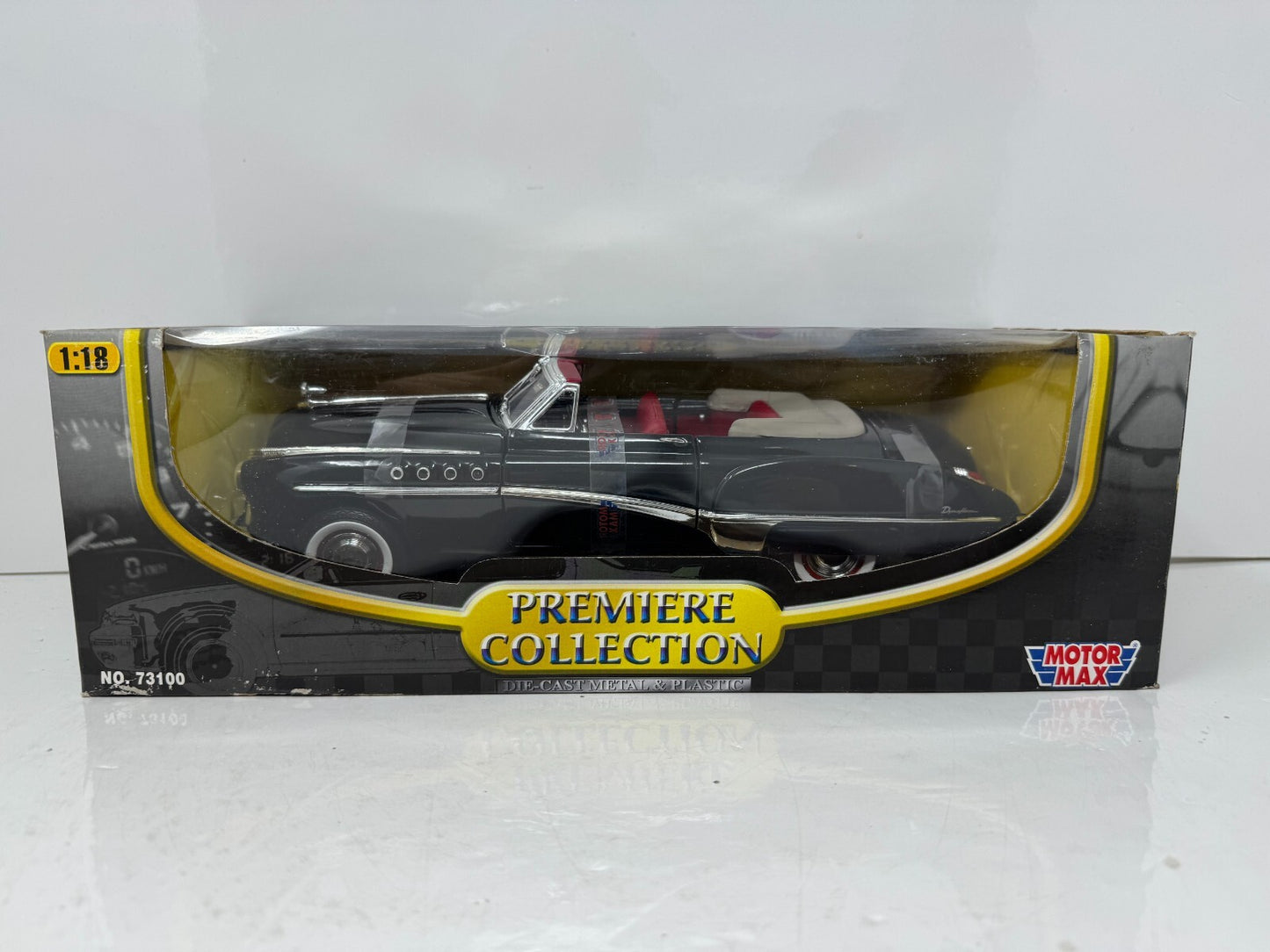 Motormax 1949 Buick Roadmaster Convertible Premiere Collection 1:18 Diecast