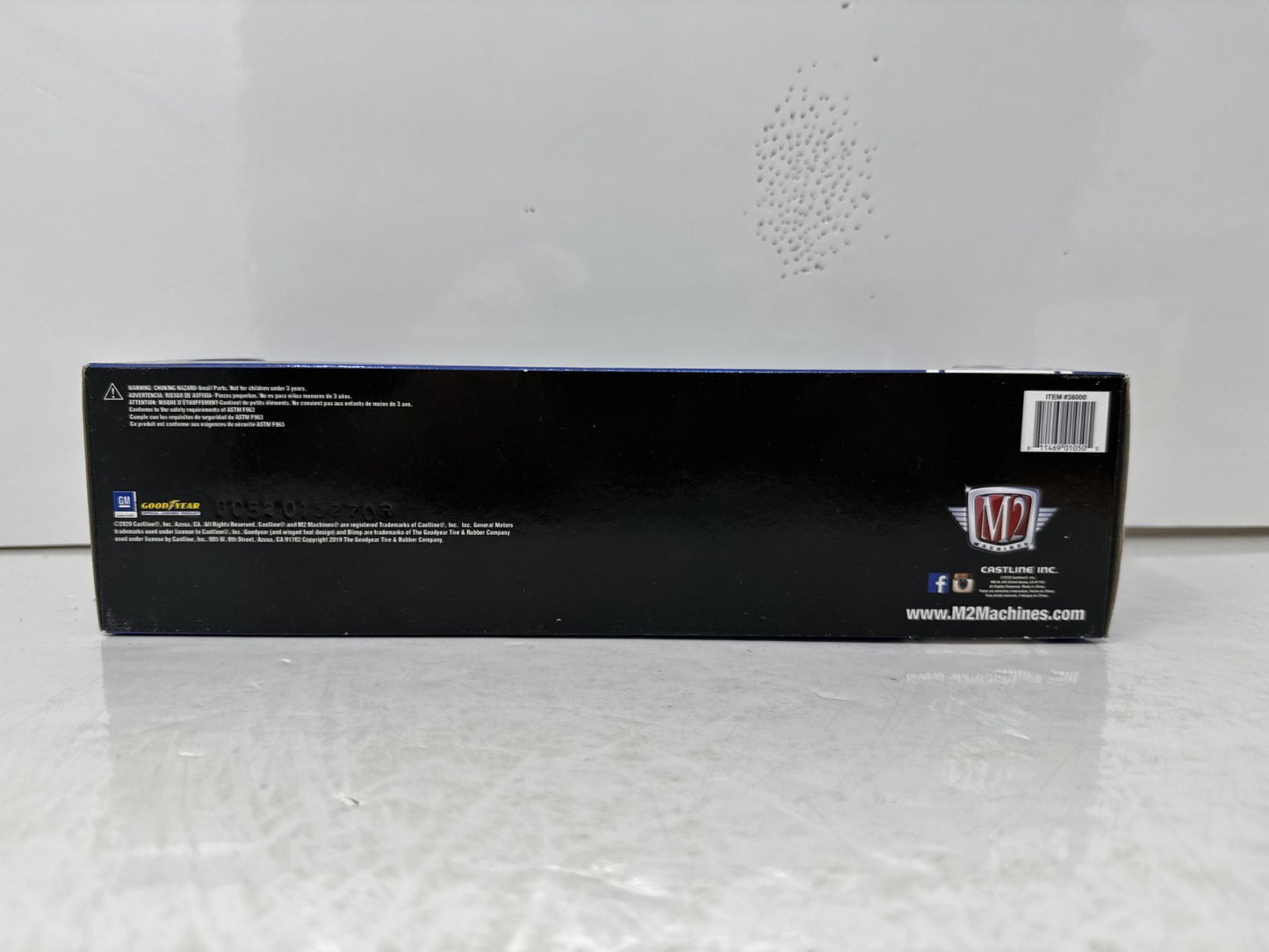 M2 Machines Auto Haulers 1968 Chevy C60 & 1976 Scottsdale Truck 1:64 Diecast