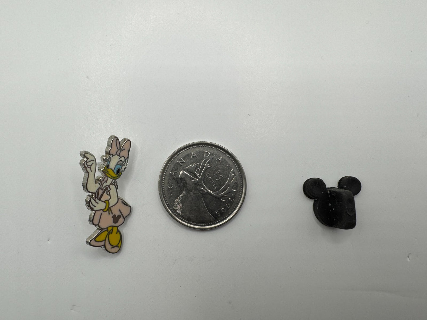 WDW Disney Daisy Duck Pin Traders Statues Disney Springs Trading Pin DC2S10
