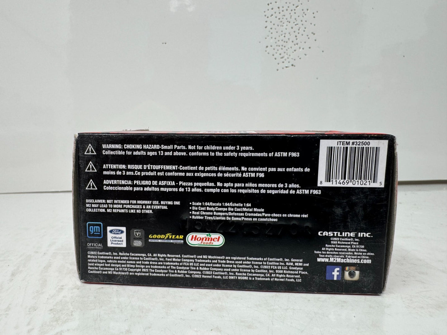 M2 Machines Dinty Moore 1964 Ford Econoline Delivery Van 1:64 Diecast