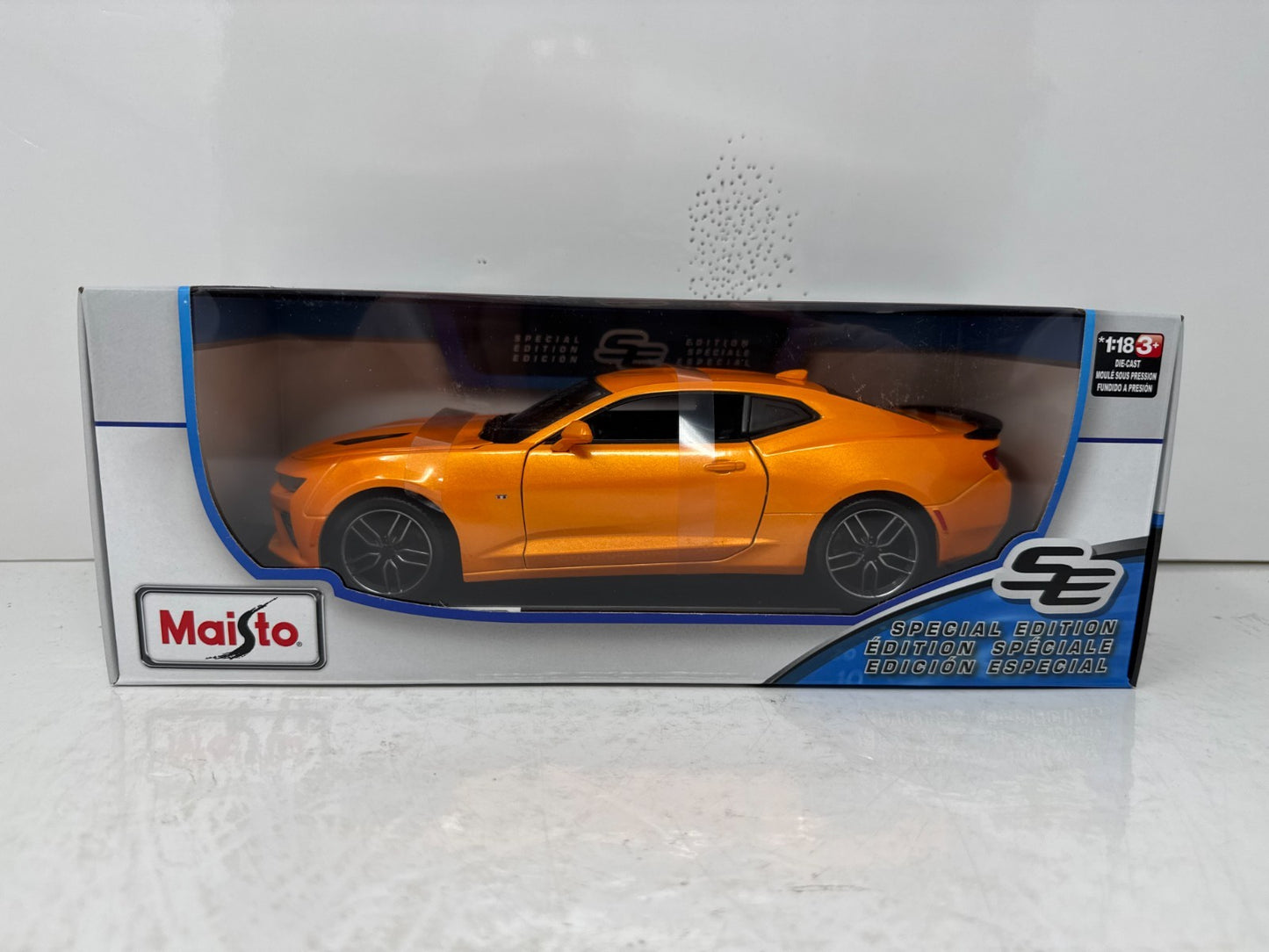 Maisto 2016 Chevrolet Camaro SS (Orange) Special Edition 1:18 Diecast