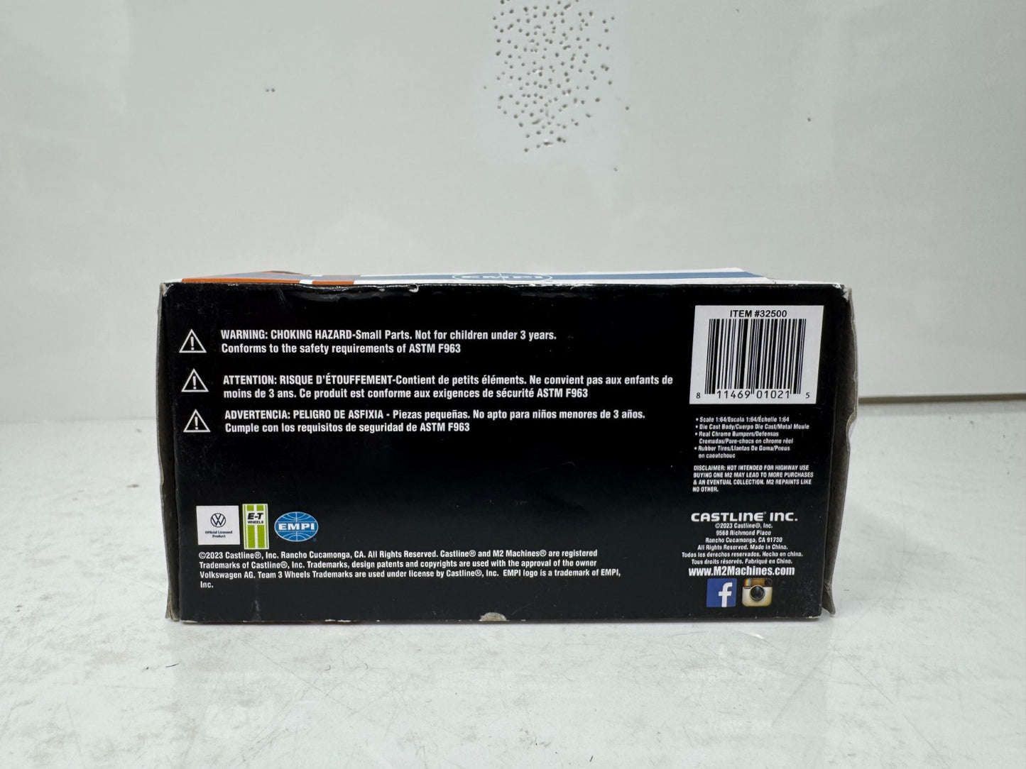 M2 Machines EMPI 1956 Volkswagen Beetle Deluxe U.S.A. Model 1:64 Diecast