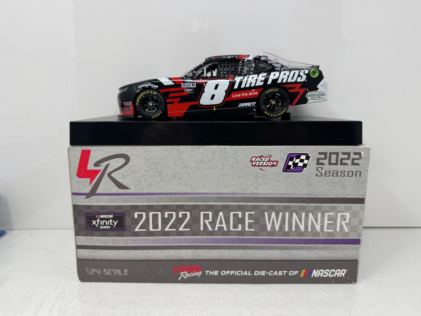 Lionel Racing Nascar #8 Josh Berry 2022 Chevy Camaro 1:24 Diecast Raced Version AUTO