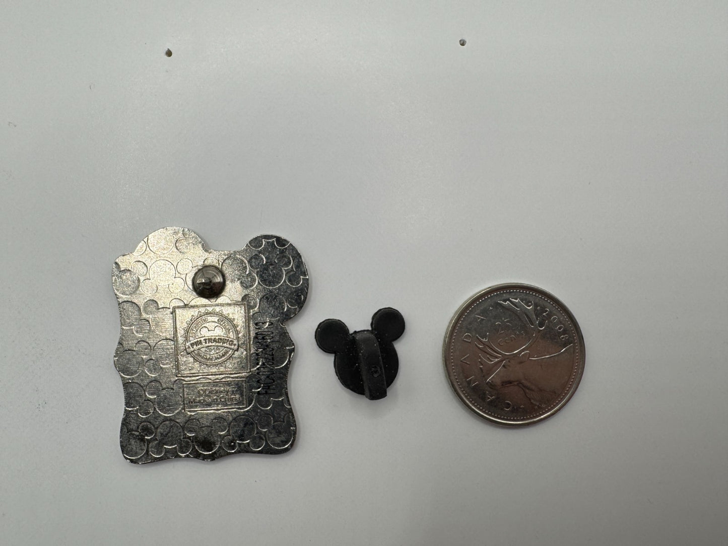 Disney Mickey Mouse Peeking Mickey & Friends Starter Trading Pin DC2S1