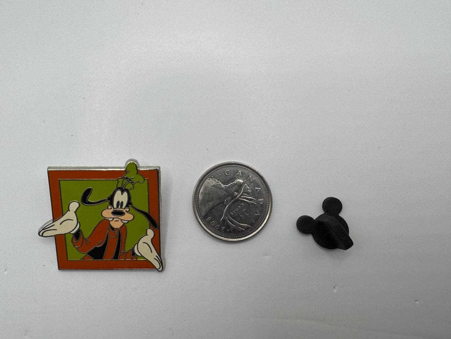 Disney Mickey Mouse and Friends Goofy Hip Lanyard Starter Trading Pin DC2S8