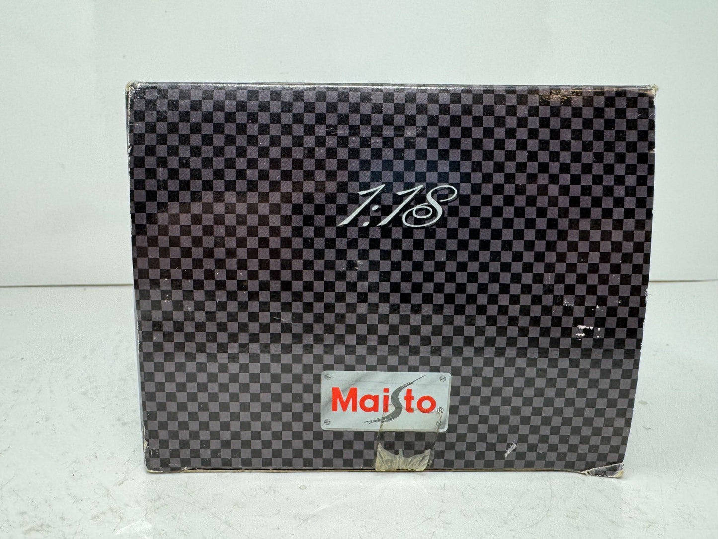 Maisto 1990 BMW 850i Silver Series 1:18 Diecast
