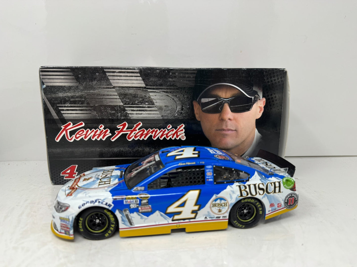 Lionel Racing Nascar #4 Kevin Harvick Busch Beer 2016 Chevy SS 1:24 Diecast