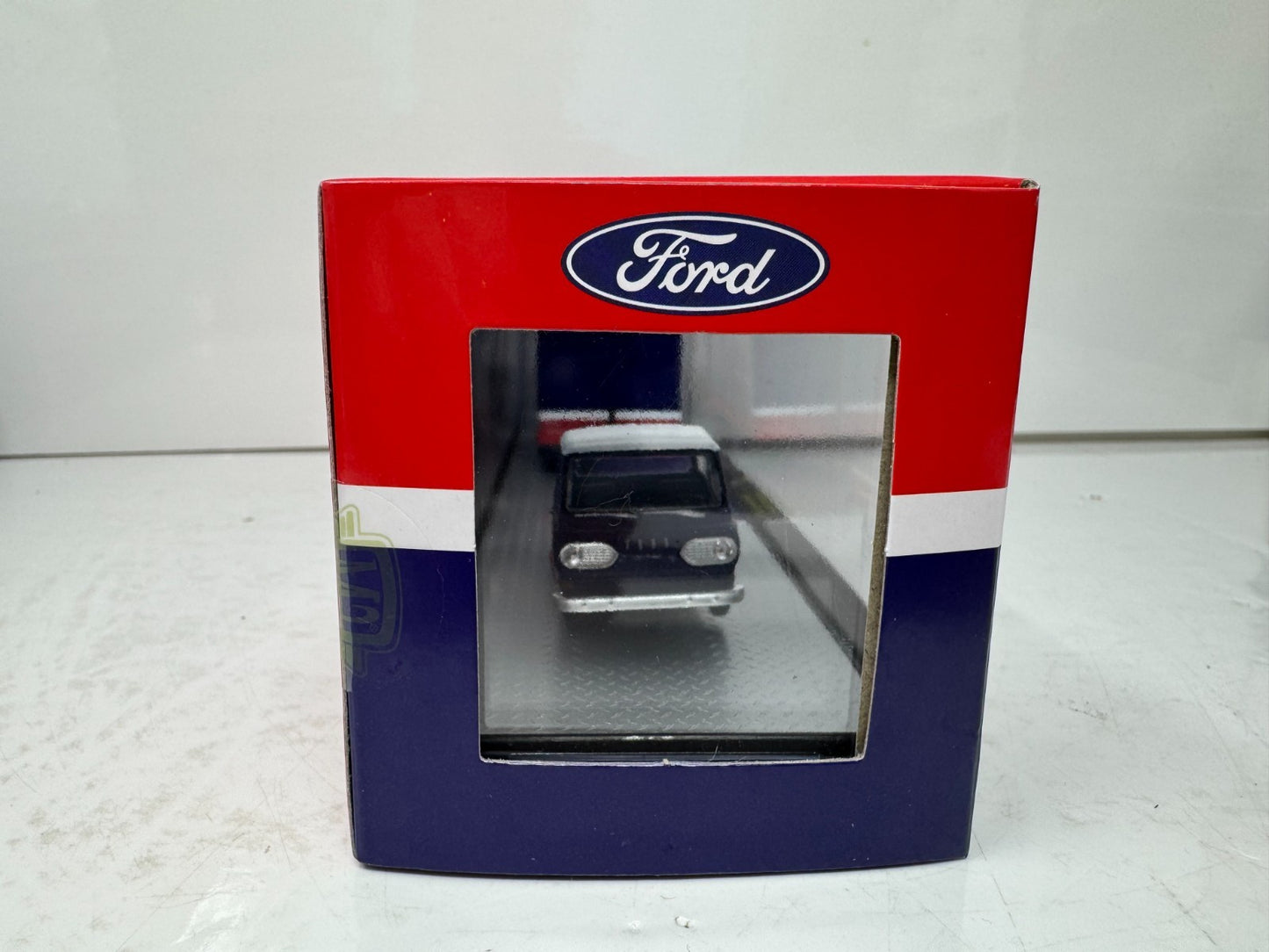 M2 Machines Auto Haulers 1970 Ford Mustang & 1964 Ford Econoline 1:64 Diecast