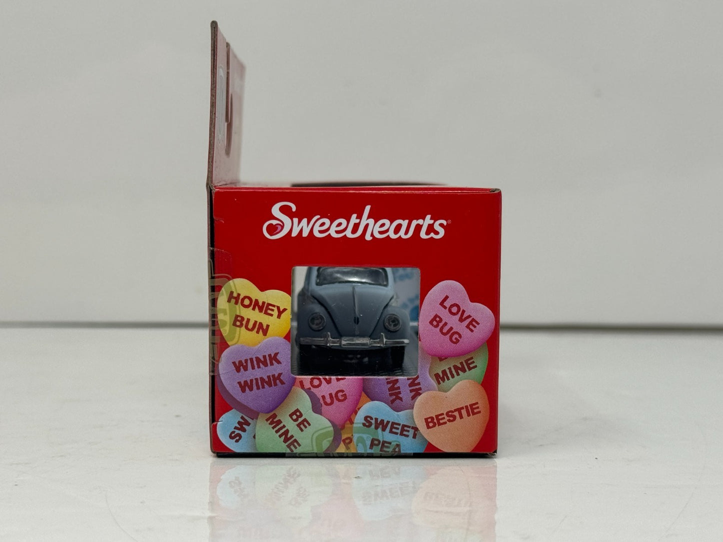 M2 Machines Sweethearts 1953 VW Beetle Deluxe European Model 1:64 Diecast