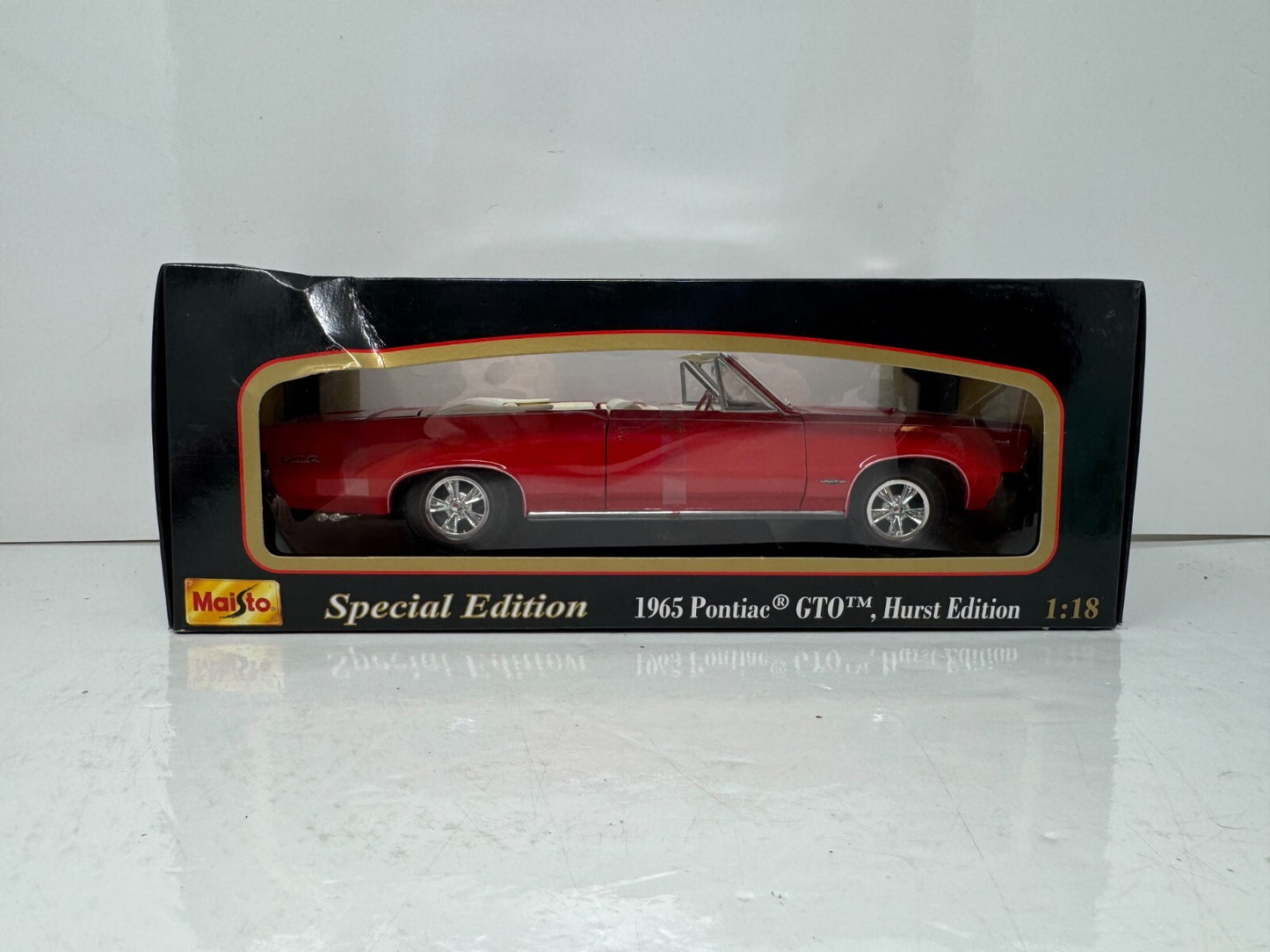 Maisto 1965 Pontiac GTO Hurst Edition Convertible Special Edition 1:18 Diecast